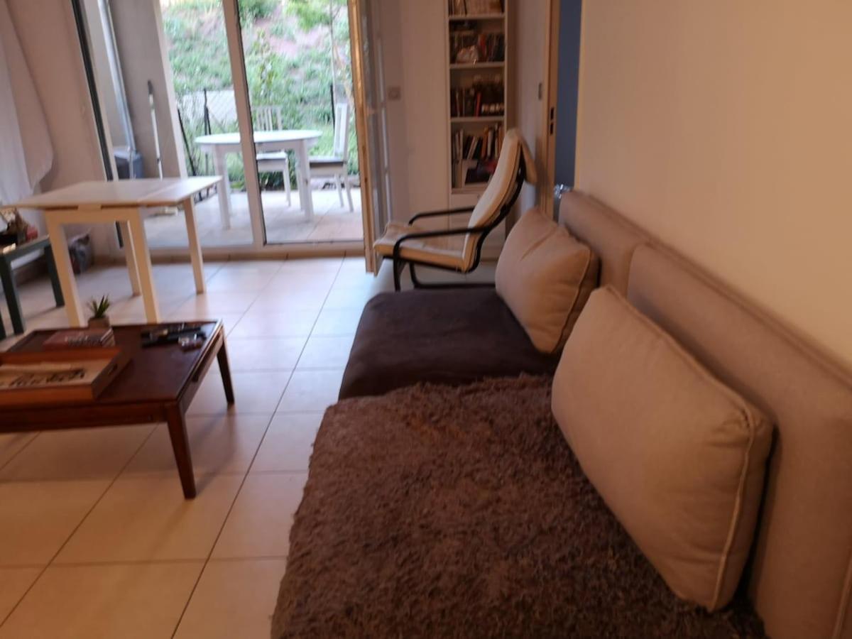 Quiet Charming T2 With Terrace 5Km From Lyon Apartment Dardilly Exterior photo